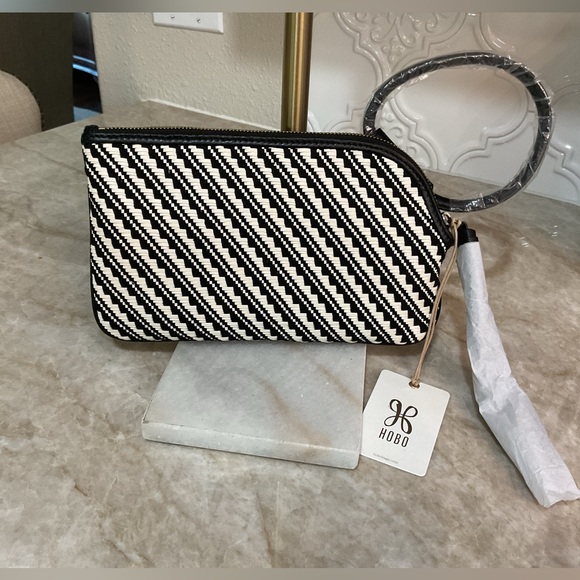 HOBO Women's Sable Wristlet Clutch New With Tags - Picture 5 of 16